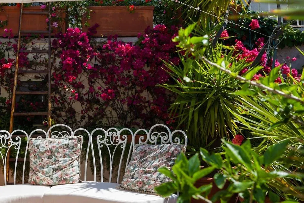 Treasurerome Daphne Terrace Apartment Italy