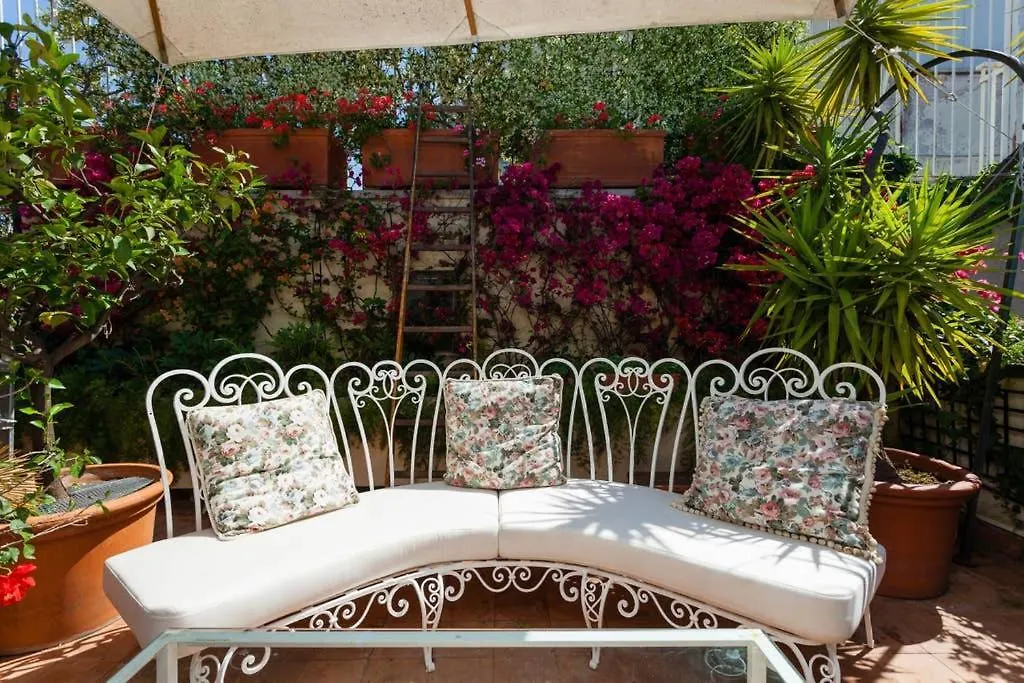 Treasurerome Daphne Terrace Apartment Italy